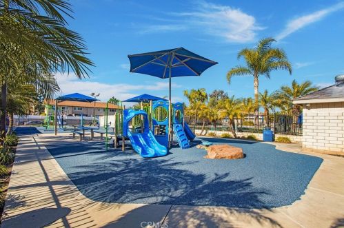 19745 Keswick Ln, Huntington Beach CA  92646-4246 exterior