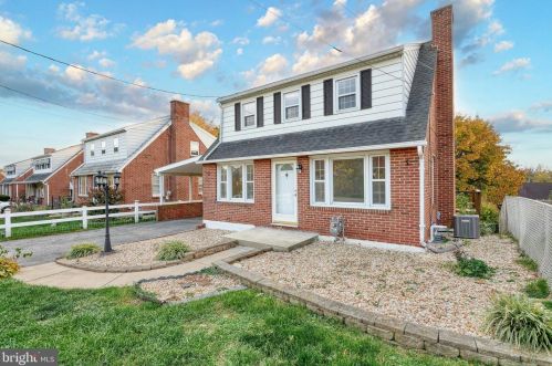 1426 Whiteford Rd, York, PA 17402-2122