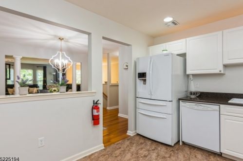 121 Forest Dr, Piscataway NJ  08854-2273 exterior