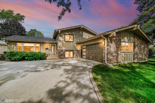 869 Heritage Dr, Addison, IL 60101-3165