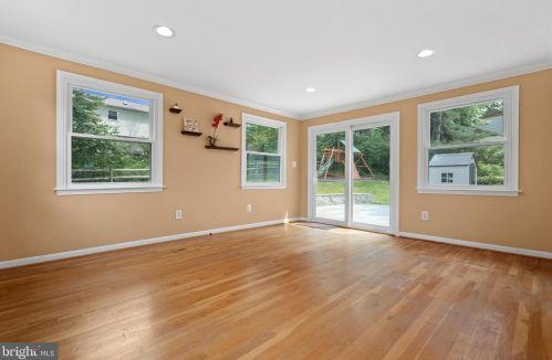 5637 Fort Corloran Dr, Springfield VA  22015-2114 exterior