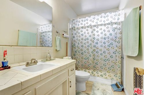 343 Riverdale Dr, Glendale CA  91204-4825 exterior