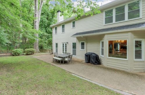 430 Lost Forest Ct, Atlanta GA  30328-2101 exterior