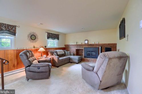 2410 Creek View Dr, Lancaster PA  17602-1450 exterior