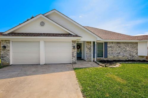 1210 Eastfield Dr, Midlothian, TX 76063-3311