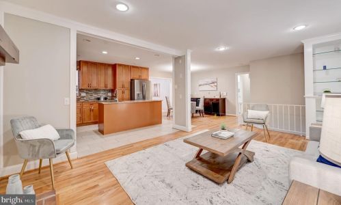 7203 Hadlow Dr, Springfield VA  22152-3529 exterior