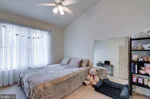 8725 Stone Hill Pl, Springfield VA  22153-1718 exterior