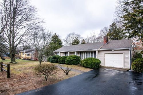51 Potter Rd, North Kingstown, RI 02852-1637