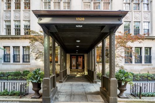 1320 State Pkwy, Chicago, IL 60610-2585