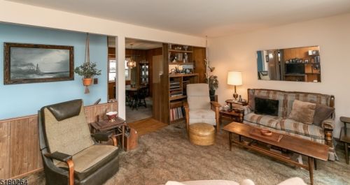 4 Lawrence Dr, Hackettstown NJ  07840-2510 exterior