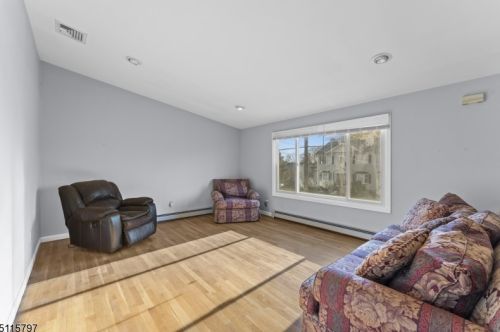 31 Dorothy Rd, Parsippany, NJ 07054-2636