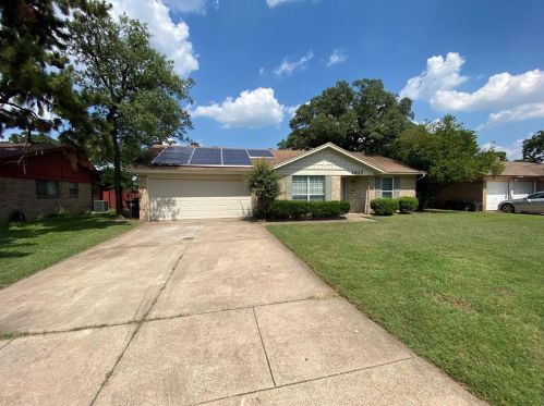 1517 Mims St, Fort Worth, TX 76112-3457