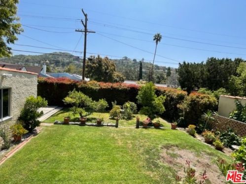 1318 Moncado Dr, Glendale CA  91207-1832 exterior