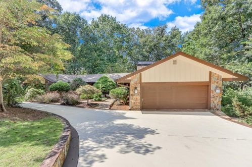 3405 Point View Cir, Gainesville, GA 30506-1468