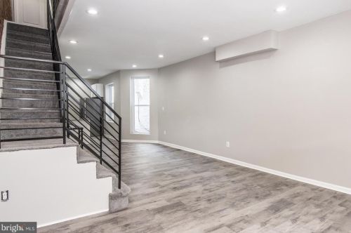 5655 Carpenter St, Philadelphia, PA 19143-2803