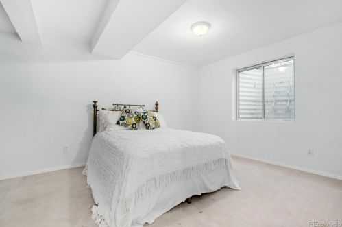 21984 Oxford Pl, Denver CO 80014-5137 exterior