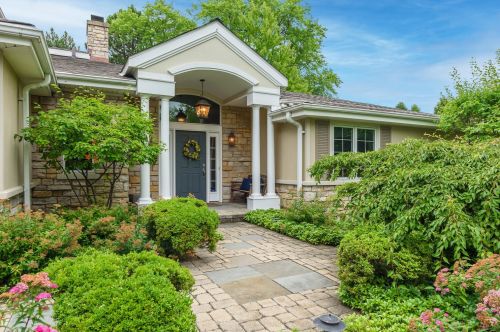 411 Rollwind Rd, Glenview, IL 60025-5142