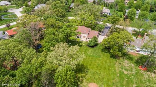 70 Horseshoe Ln, Lemont IL  60439-9118 exterior