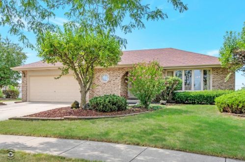 7921 Woodstock Dr, Tinley Park, IL 60477-4712