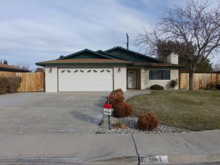 1110 Las Posas Ct, Ridgecrest, CA 93555-2365