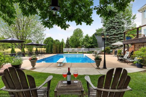 3528 Crestmoor Dr, Saint Paul MN  55125-5028 exterior