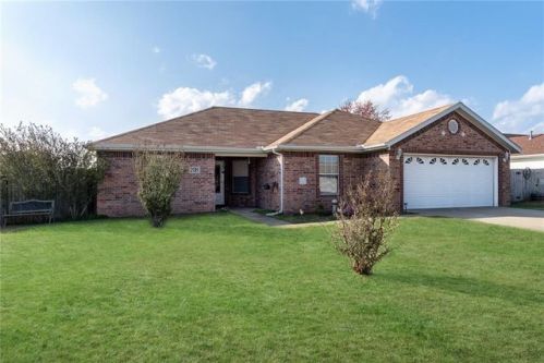 208 Oak St, Lowell, AR 72745-8443