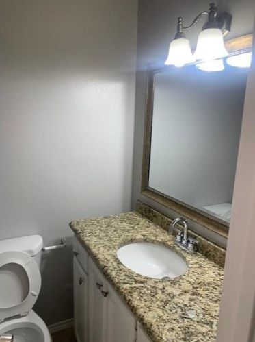 1811 Elmwood Ln, Carrollton TX  75006-4201 exterior