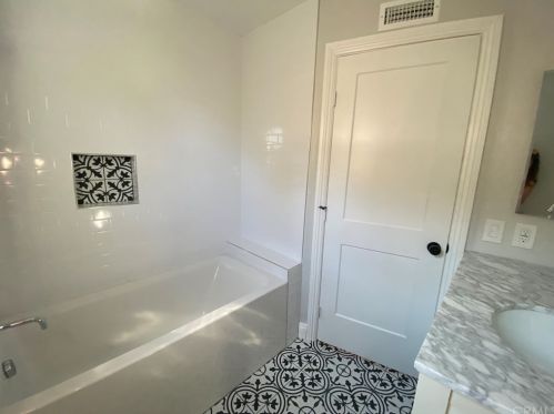 8 Henry, Irvine CA  92620-3256 exterior