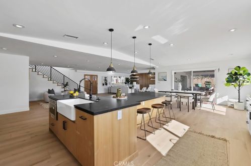 11872 Gladstone Dr, Santa Ana CA  92705-2938 exterior
