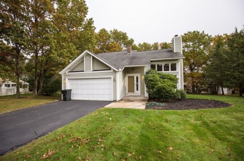 14 Caraway Dr, Providence, RI 02919-3066