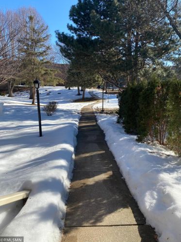 1700 Four Oaks Rd, Saint Paul MN  55121-1862 exterior