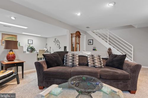 884 Salisbury Ct, Lancaster PA  17601-4481 exterior