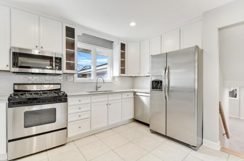 54 Naperville Rd, Willowbrook IL  60514-1021 exterior