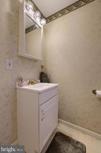 1604 Robert Rd, Lancaster PA  17601-5635 exterior