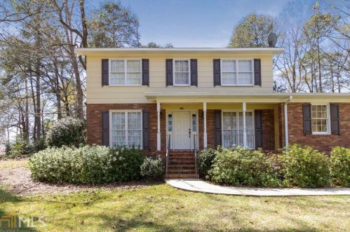 69 Lakeside Dr, Forsyth, GA 31029-9118