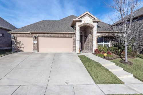 6812 San Antonio Dr, Fort Worth, TX 76131