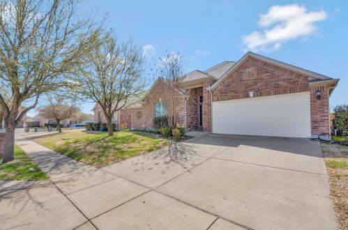 5209 Threshing Dr, Fort Worth, TX 76179-8145