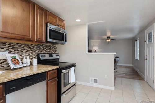 1084 Cleveland Pl, Denver CO  80601-2241 exterior