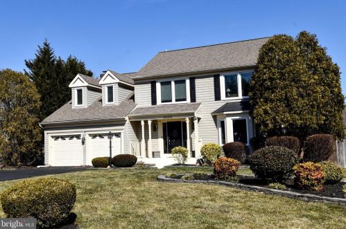 15036 Greenmount Dr, Woodbridge, VA 22193-1858
