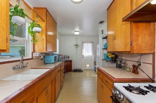 3656 Harding St, Riverside CA  92506-2621 exterior