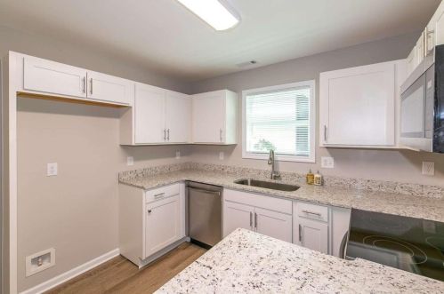 1864 Center Ave, Atlanta GA  30344-4656 exterior