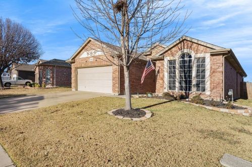 5904 Ozark Dr, Fort Worth, TX 76131-4007