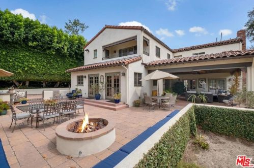 1545 Cleveland Rd, Glendale CA  91202-1007 exterior