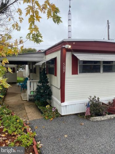 509 Middleview Dr, York, PA 17402-4912