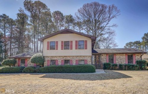 829 Sugar Creek Dr, Conyers, GA 30094-3801