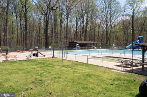 6705 Little Ann Ct, Springfield VA  22152-2629 exterior