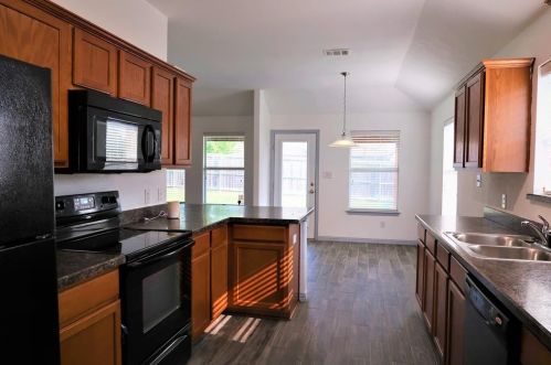 225 Creekwood Dr, Princeton TX  75407-2836 exterior