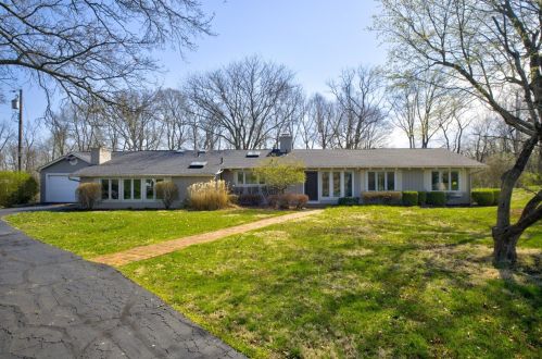 8588 Concord Hills Cir, Cincinnati OH  45243-1014 exterior