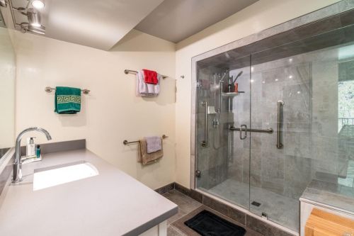 605 Dora Ave, Ukiah CA 95482-3926 exterior