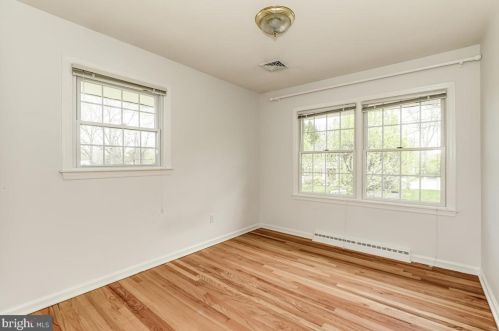 20 Harriet Dr, Princeton NJ  08540-3935 exterior